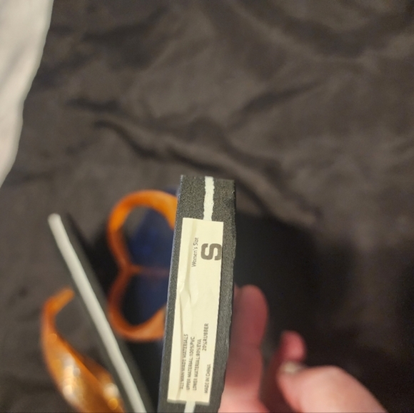 NY Giants Women's Sparkly Flip Flop. Small. New! Cute, trendy, different. - Picture 7 of 10